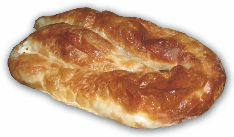 Burek: pasta sfoglia ripiena di ricotta o carne macinata